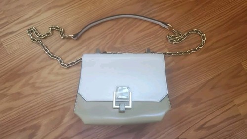 Borsa a tracolla Charles and Keith Accent   Catene nere Charles & Keith oro argento
