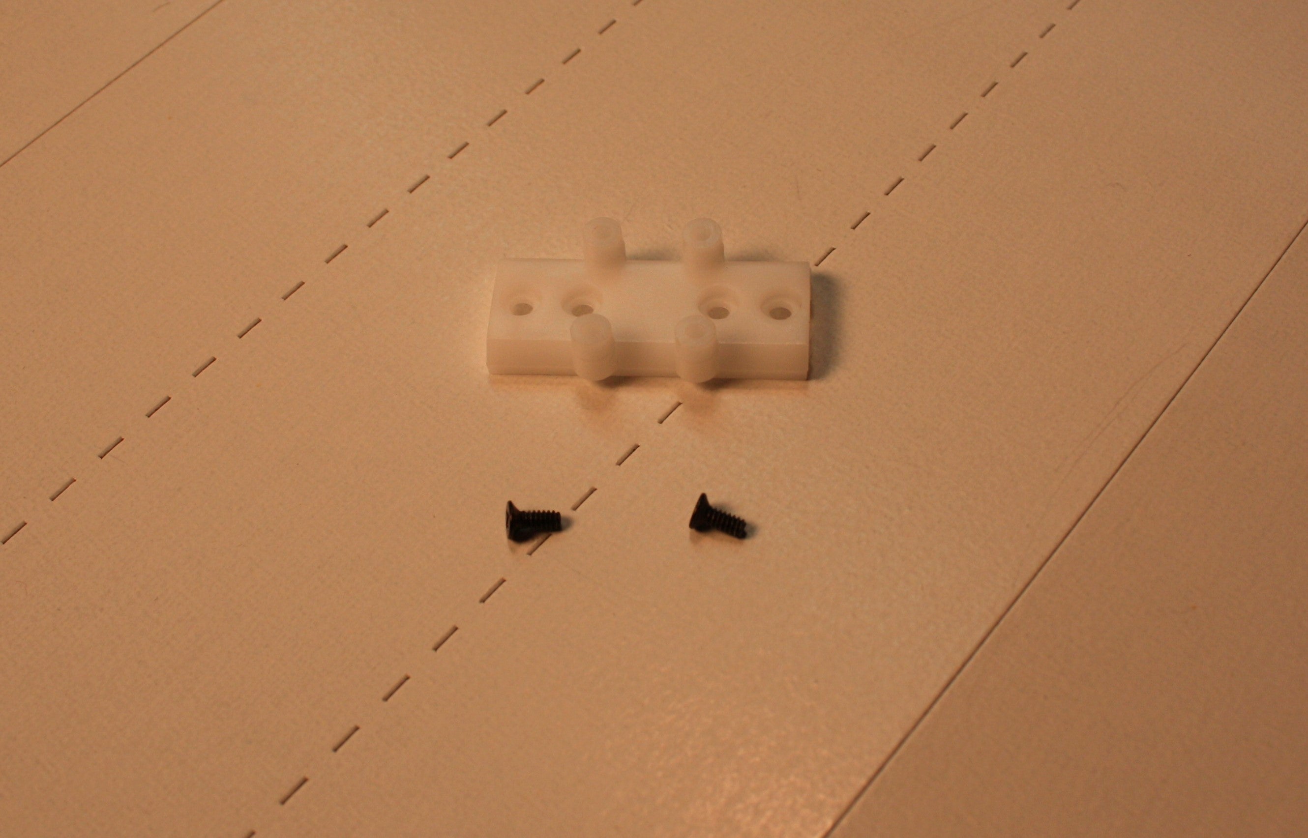 PPW/A LINE/ARROW HOBBY Ath 99031 Genesis motor mount (with 2 mounting screws)