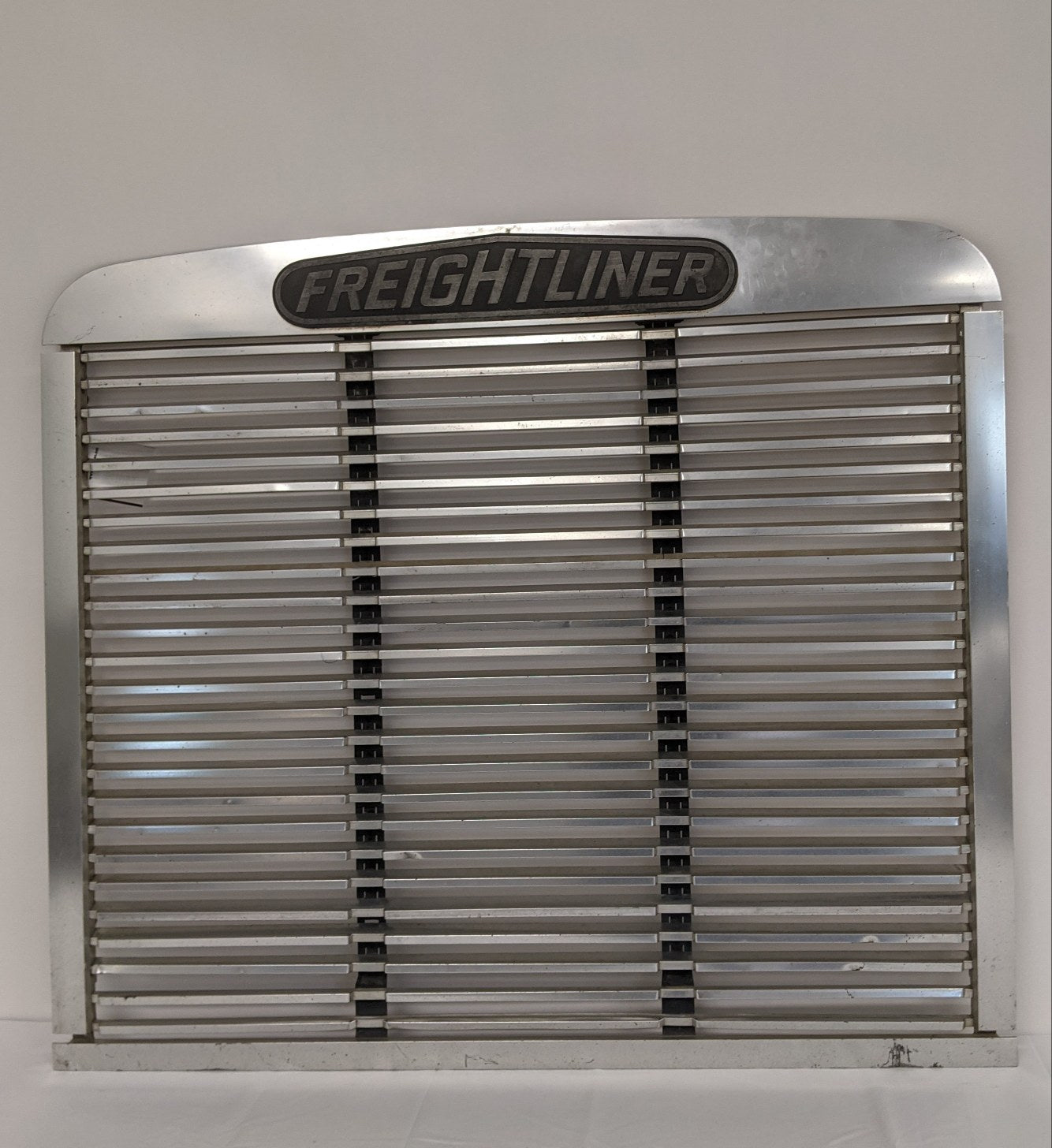 Used Freightliner FLD 120 Classic 'Old Style'  Grille   A17 12131 000
