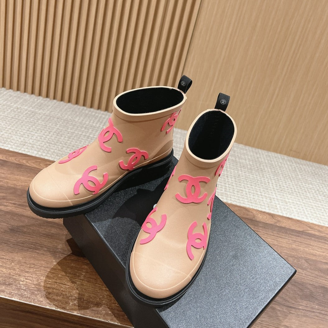 CHANEL SHOE CC RAIN BOOTS BEIGE CREAM TPU WITH PINK LOGO