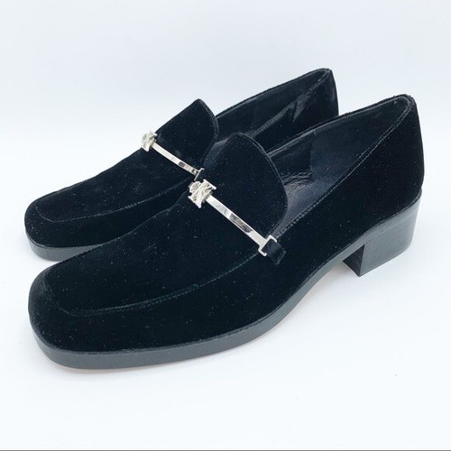 BRANDBLACK Mocassini Calvin Klein in velluto con accento logo argento e tacco grosso 7 stretti
