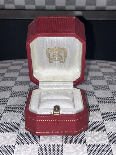 Autentica scatola per anelli CARTIER rosso e oro 2” x 1 75” x 1 75 pollici.
