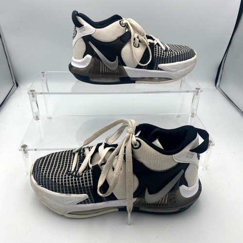 Scarpe da basket Nike LeBron Witness 7 DQ8650 100 Youth 3 5 sneakers bianco nero