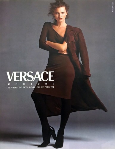 1996 Versace Couture cappotto donna foto di Richard Avedon stampa vintage annuncio