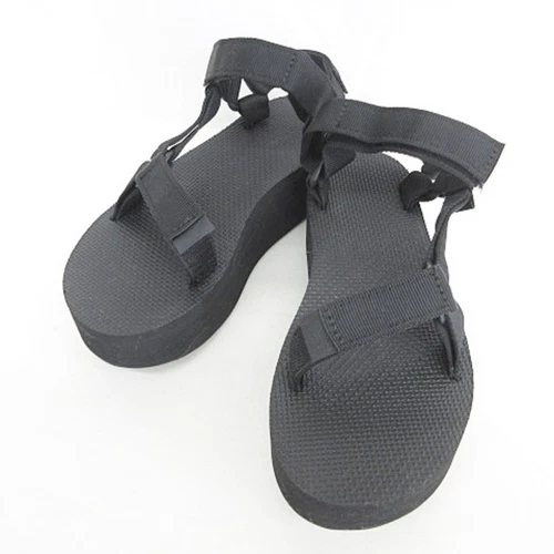 Sandali Teva cinturini sportivi fondo spesso logo nero 22 usati b654621b16ec9679584d40