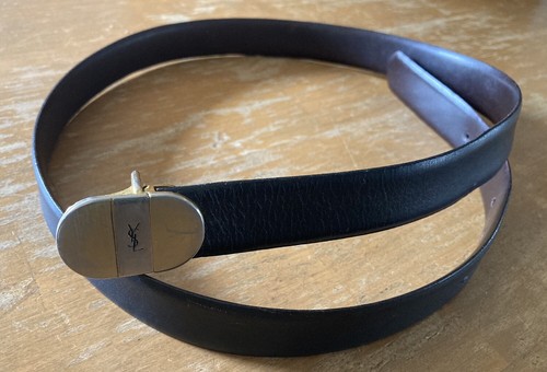 SAINT LAURENT (YSL) Cintura vintage Yves Saint Laurent in pelle nera logo YSL su ferramenta taglia Mondiale 30 GUC