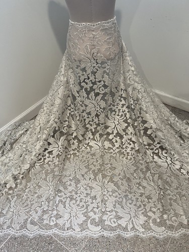 OFF WHITE Paillettes bianche Grigie Ricamo Tessuto Pizzo Larghezza 50"" 1 Iarda