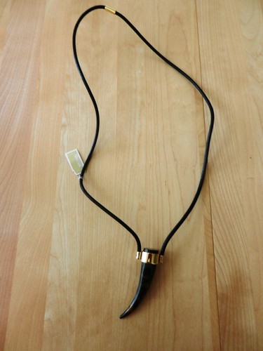 Collana con ciondolo corno di tartaruga tono oro Michael Kors prezzo al pubblico consigliato $ 165