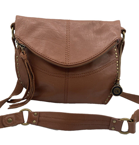 Borsa a tracolla The Sak in pelle Saratoga marrone con borchie