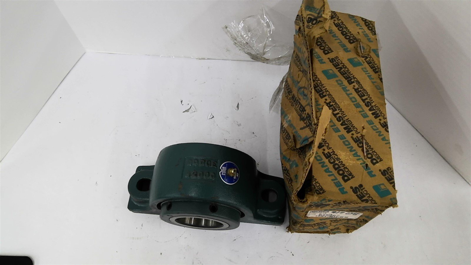 BME BEARINGS AND SURPLUS Dodge 045067 P2BS2211S 2 Bolt Pillow Block Bearing 2 11/16" Bore