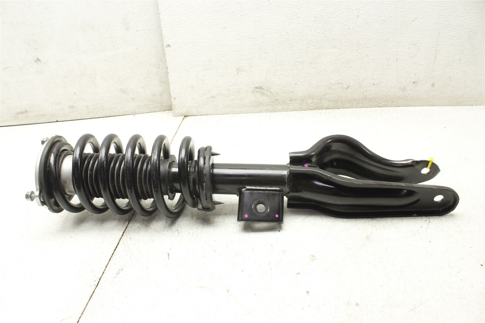 2024 Tesla Model Y Shock Strut Left Front 1188363 00 H 20 24