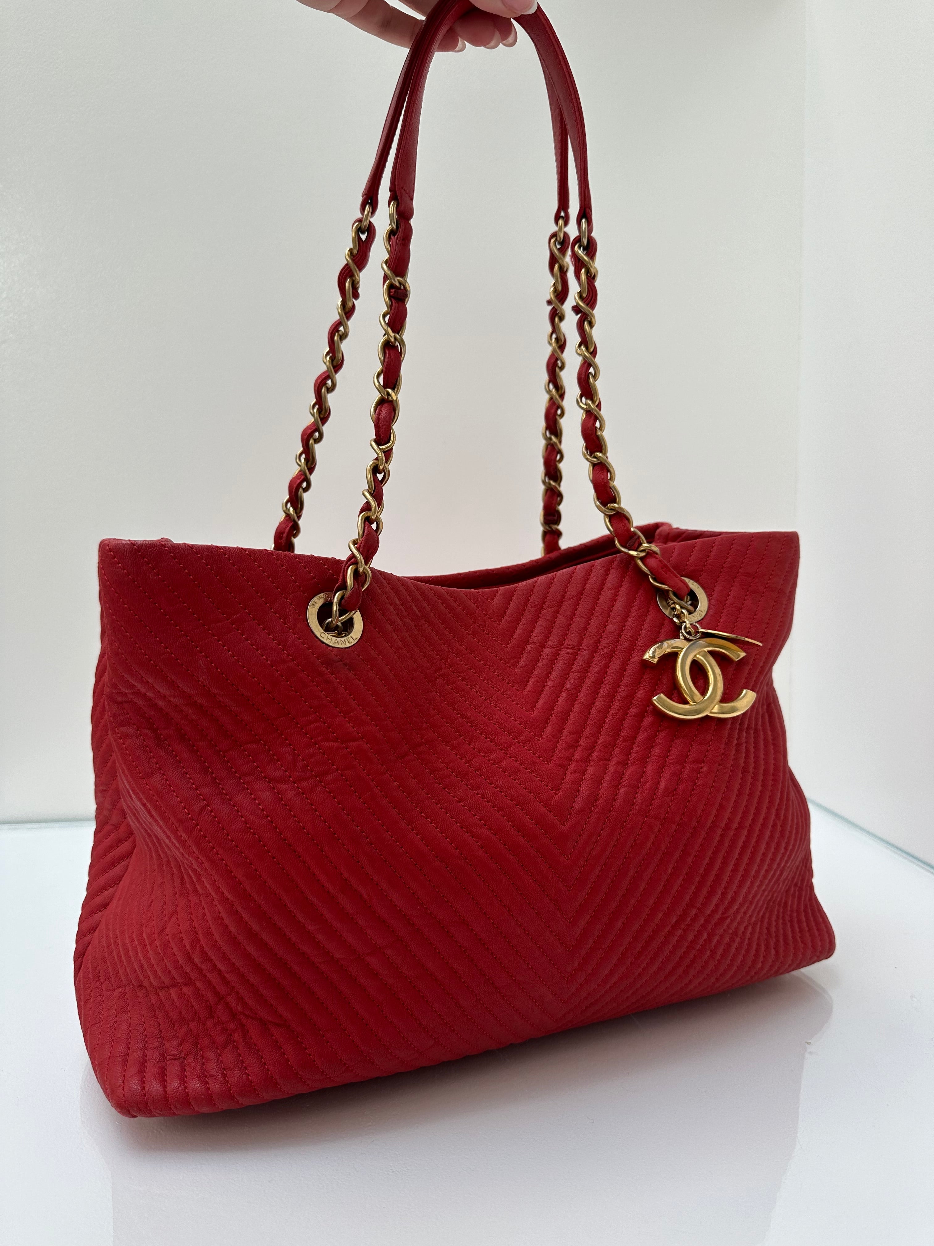 ANGELA LAOCHAROEN Chanel Red Chevron Lambskin Leather Shoulder Tote GHW
