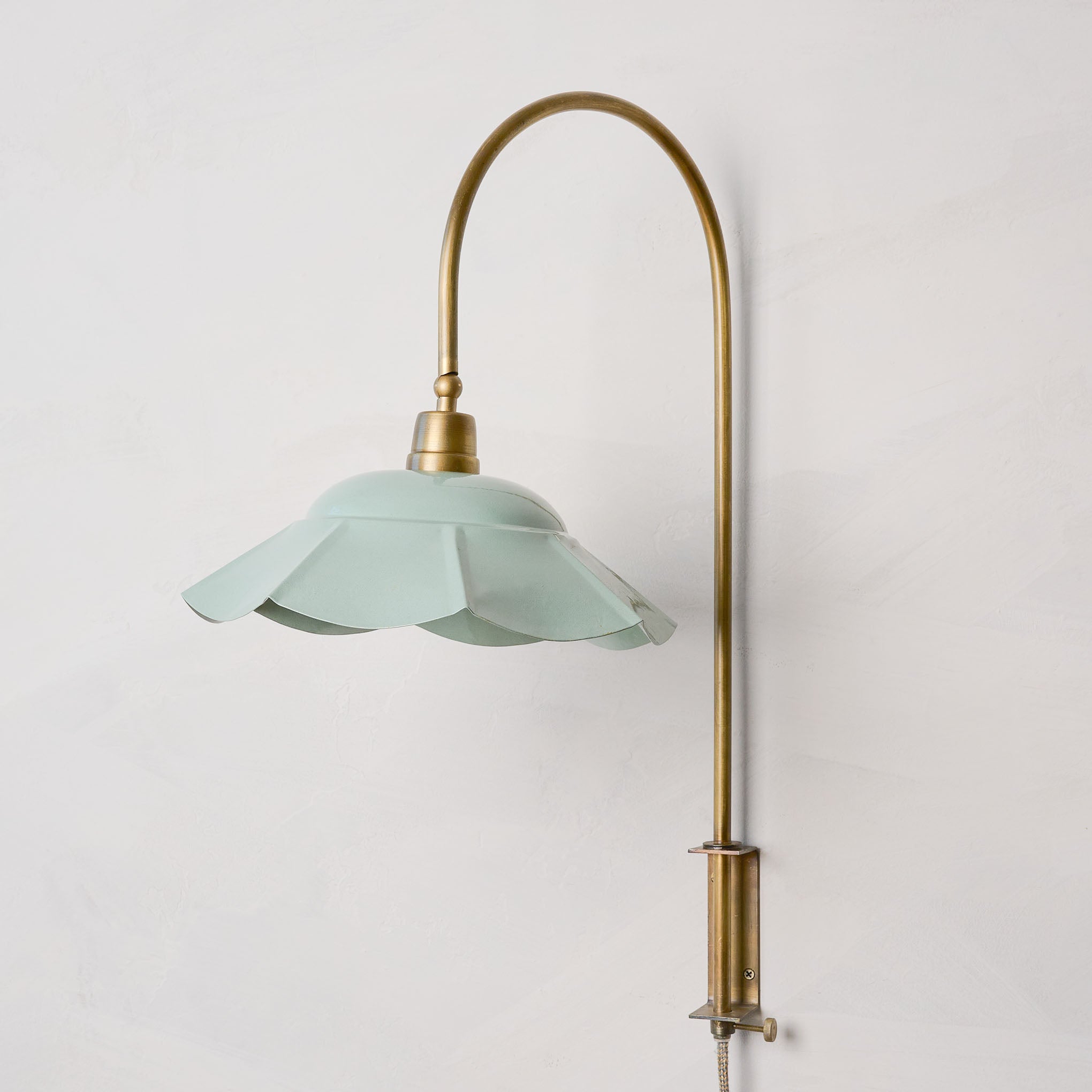 VND8010 DECODESIGN INTERIOR Mary Enamel Plug in Sconce