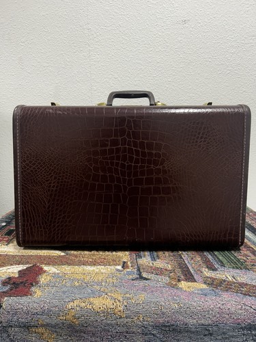 Samsonite Suitcase Luggage 4121 Faux Alligator Shwayder Bros 24"x18"x 7" Vintage