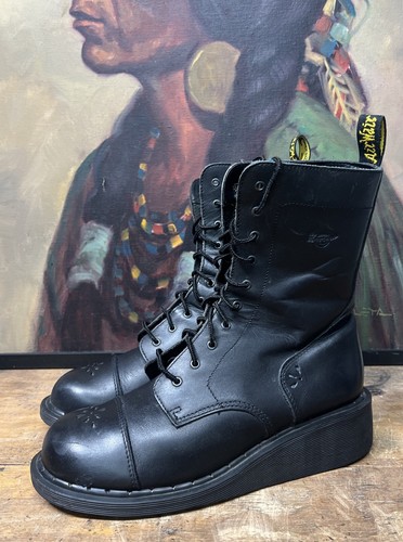 Dr. Martens UK 8 US 10 Santa Cruz 3A33 Daisy 10 eye Hole england vintage boots
