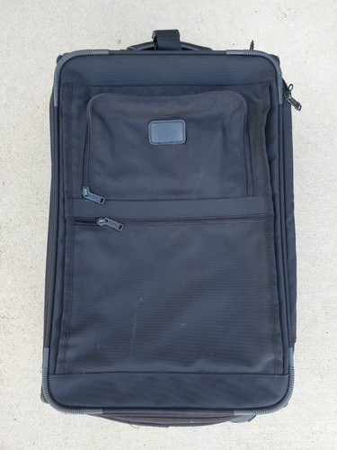 TUMI Alpha 2 International 21 " Expandable 2 Wheeled Carry On   Black