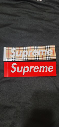 Supreme SS22 Burberry Box Adesivi Logo + Adesivo Supremo + Collana Supreme Candy
