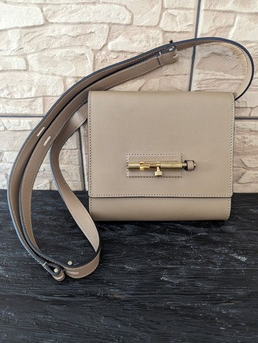 MAHI LEATHER Rawpiece LATCH Shoulder Bag leather
