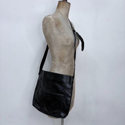STRADIVARIUS Borsa messenger a tracolla in pelle nera