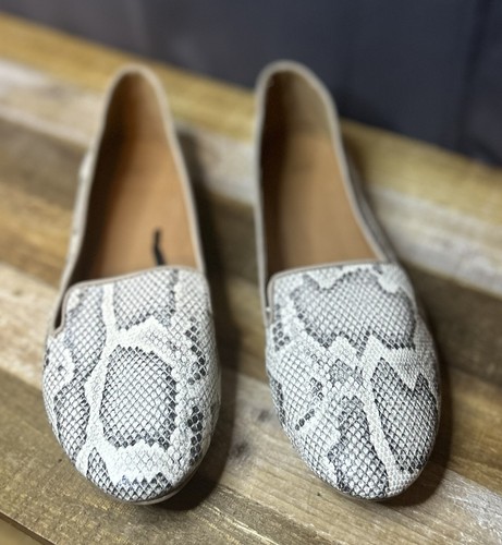 H&M Womens Gray White Snake Print Flats Loafers Slip On Round Toe Shoe 9.5