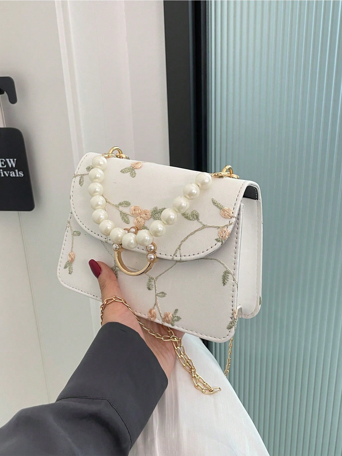 SHEIN PREORDER Shein   Argyle Princess Faux Pearl & Rhinestone Pearl Chain & Decor Mini Square Bag Flower Embroidery Faux Pearl Decor Fashionable For Party  Wedding  Prom And Dinner  Lipsticks  Women'S Pearl Bag