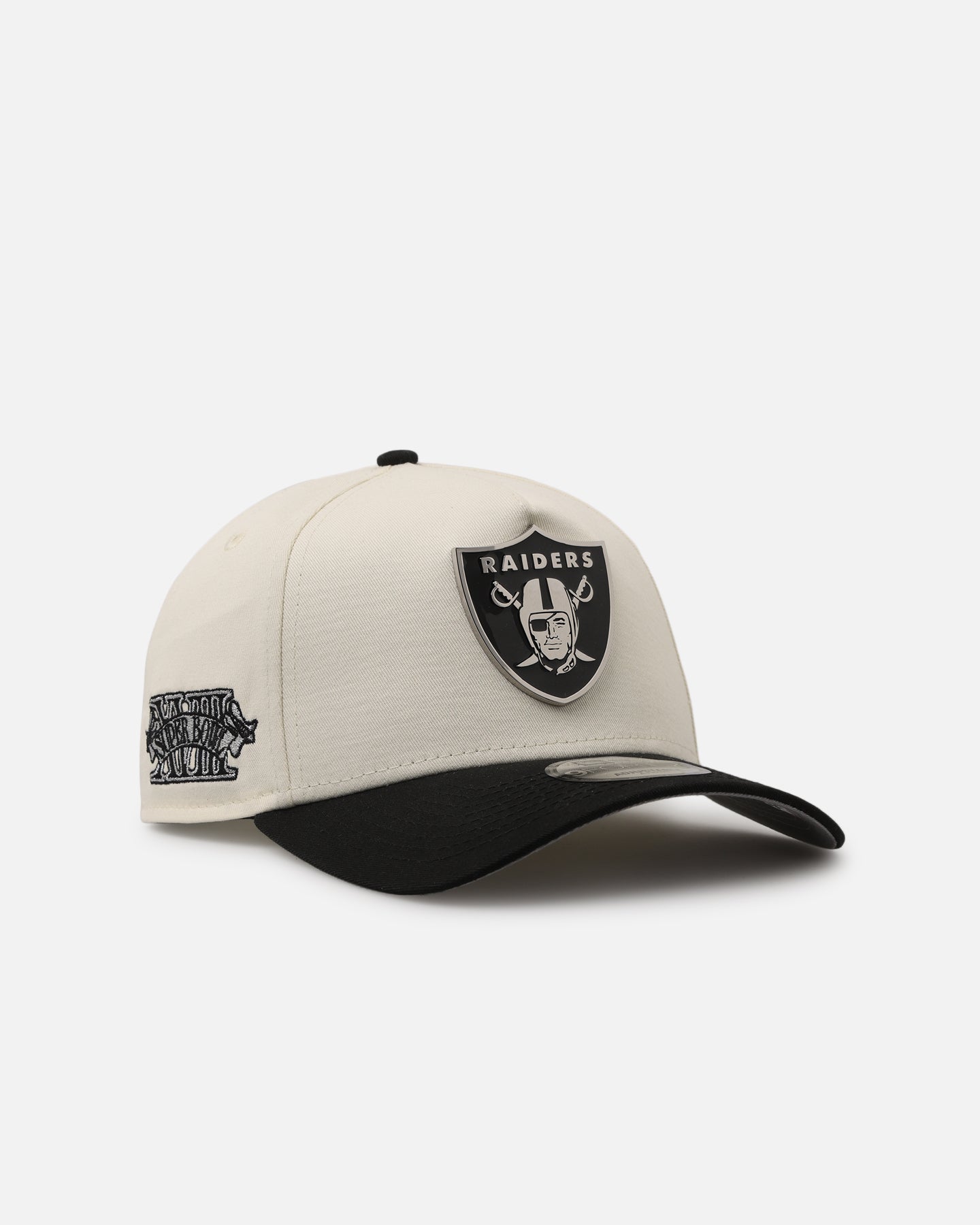 New Era Las Vegas Raiders 'Gold Medal Badge' 9FORTY A Frame Snapback White Black Green