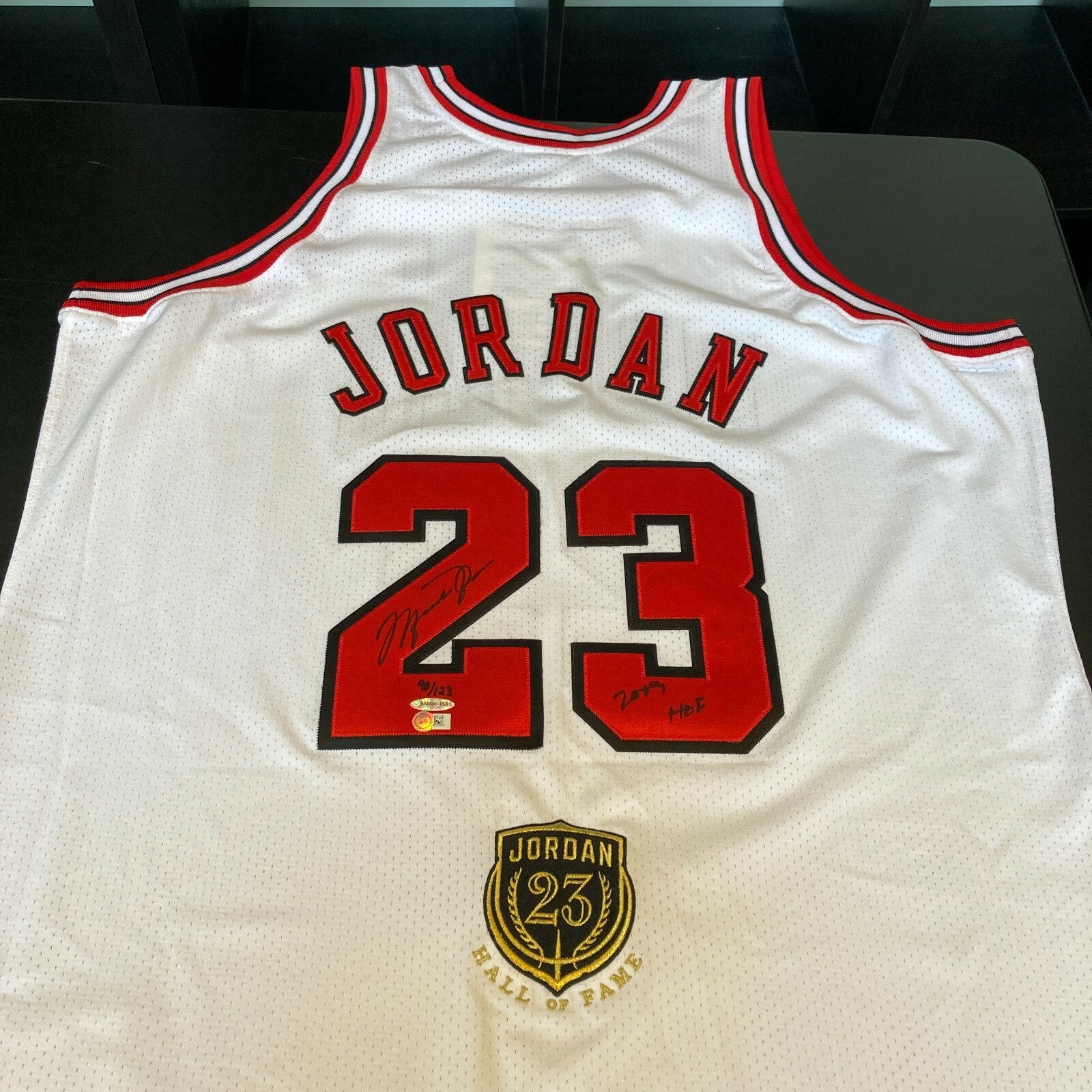 SHOWPIECES SPORTS Michael Jordan "Hall Of Fame 2009" Signed Chicago Bulls Jersey UDA Upper Deck