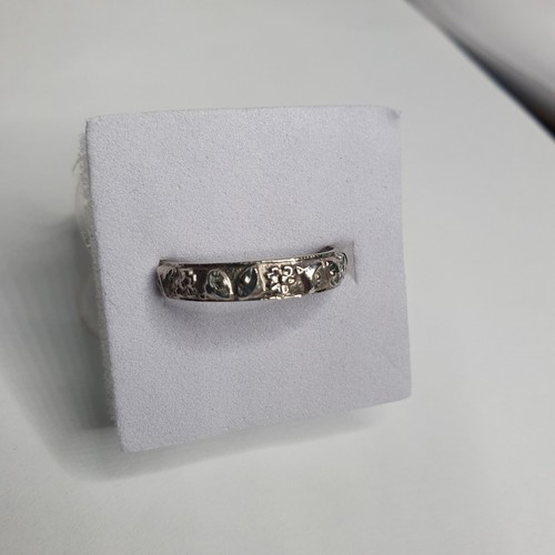 Vintage 1950’s  18ct white gold  'Rodd' floral and wedding bells  band Size P