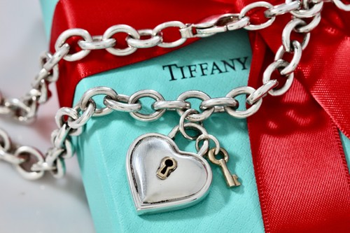 TIFFANY & CO. Collana Tiffany & Co oro e argento cuore buco della serratura mini oro ciondolo chiave