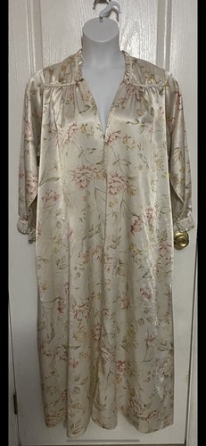 Vintage Christian Dior Cream Pink Floral  Long Sleeve Nightgown Size Unknown￼