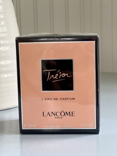 Tresor L'Eau De Parfum by Lancome Paris   1 fl oz 30 mL