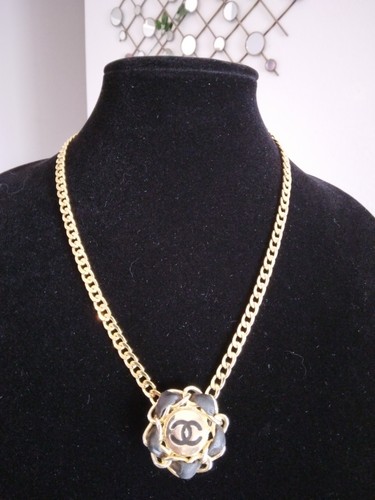 CHANEL JEWELRY Orecchino Chanel vintage usat comedolo cio conlana co 18p