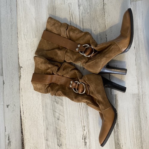 Stivali Jessica Simpson Willa in pelle scamosciata impreziositi da metallo taglia 9B