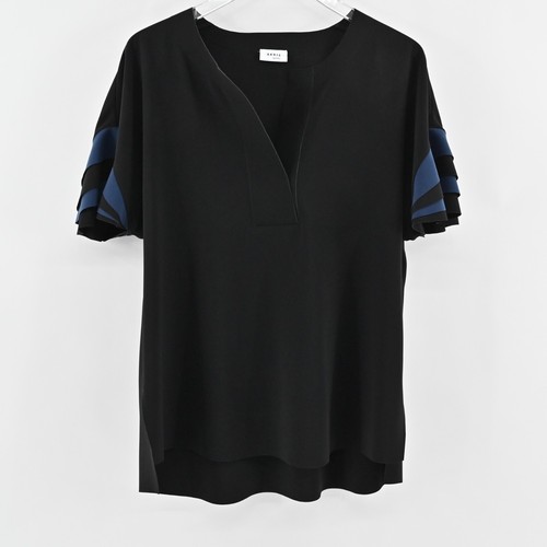 AKRIS Top Womens Size 12 Black Blue Tiered Ruffle Sleeve Split VNeck Blo