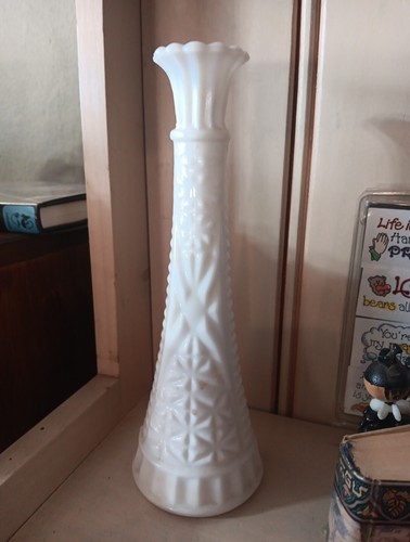 Vintage Anchor Hocking Stars & Bars Ring of Fire Milk Glass Bud Vase