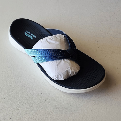 New Skechers Arch Fit Flip Flops in Navy  Size 6 Wide