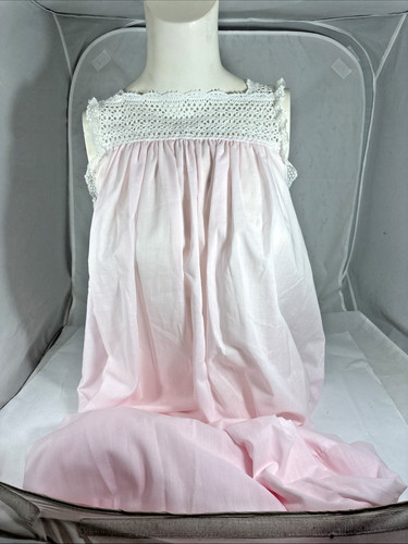 Camicia da notte vintage Christian Dior uncinetto pizzo senza maniche lunga rosa B. Altman