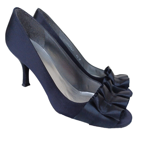 $395 Stuart Weitzman 8 5 tacco pompa Gigi Ritz volant nero raso punta aperta