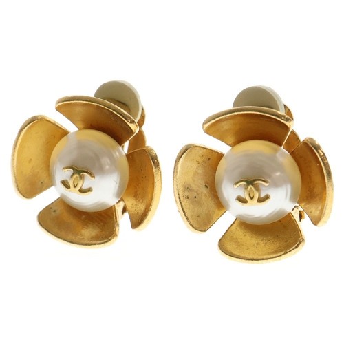 CHANEL 95A Coco Mark Pearl Earrings G