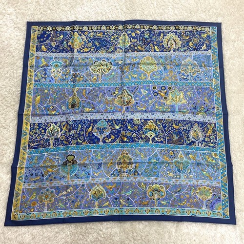 HERMÈS Hermes Scarf Stole Au Pays des Oiseaux Fleurs Floral Animal Silk Auth Carre 90