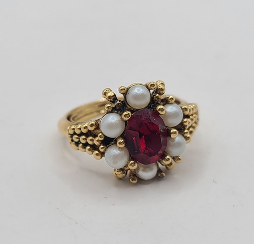Vtg Avon 1973 Goldtone Roseglow Red Rhinestone Faux Pearl Ring Signed Size 5