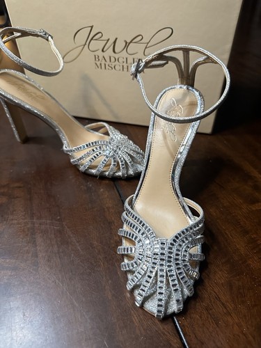Jewel Badgley Mischka Polly Caged Toe Embellished Silver Sparkle Strap Heel Sz 7