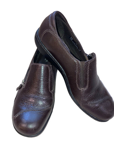 Clarks Women Size 7M Brown Leather Comfort Shoes Bendable Size Zip Casual Loafer