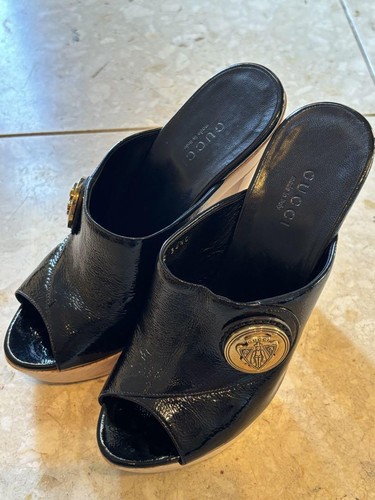 GUCCI Black Open Toe Sandals Enamel Medallion Thick Sole Size 22cm(8.6in) Women