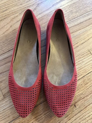 VIONIC 'POSEY' RED SUEDE FLATS SZ 6 VERY NICE PRE OWNED CONDITION