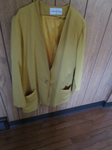 ESSENTIALS FUNDAMENTAL THINGS  WOMEN;S  YELLOW JACKET BLAZER = SIZE XL