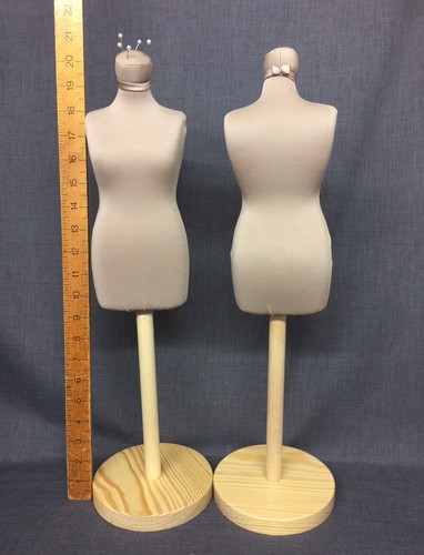 Mini manichino. Scala 1 3. Stile Dior. Forma abito. Torso. Busto.
