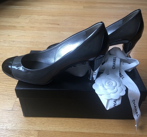 Scarpe décolleté Chanel originali marca Coco pelle verniciata nero grigio EU 38 5 US 8 5