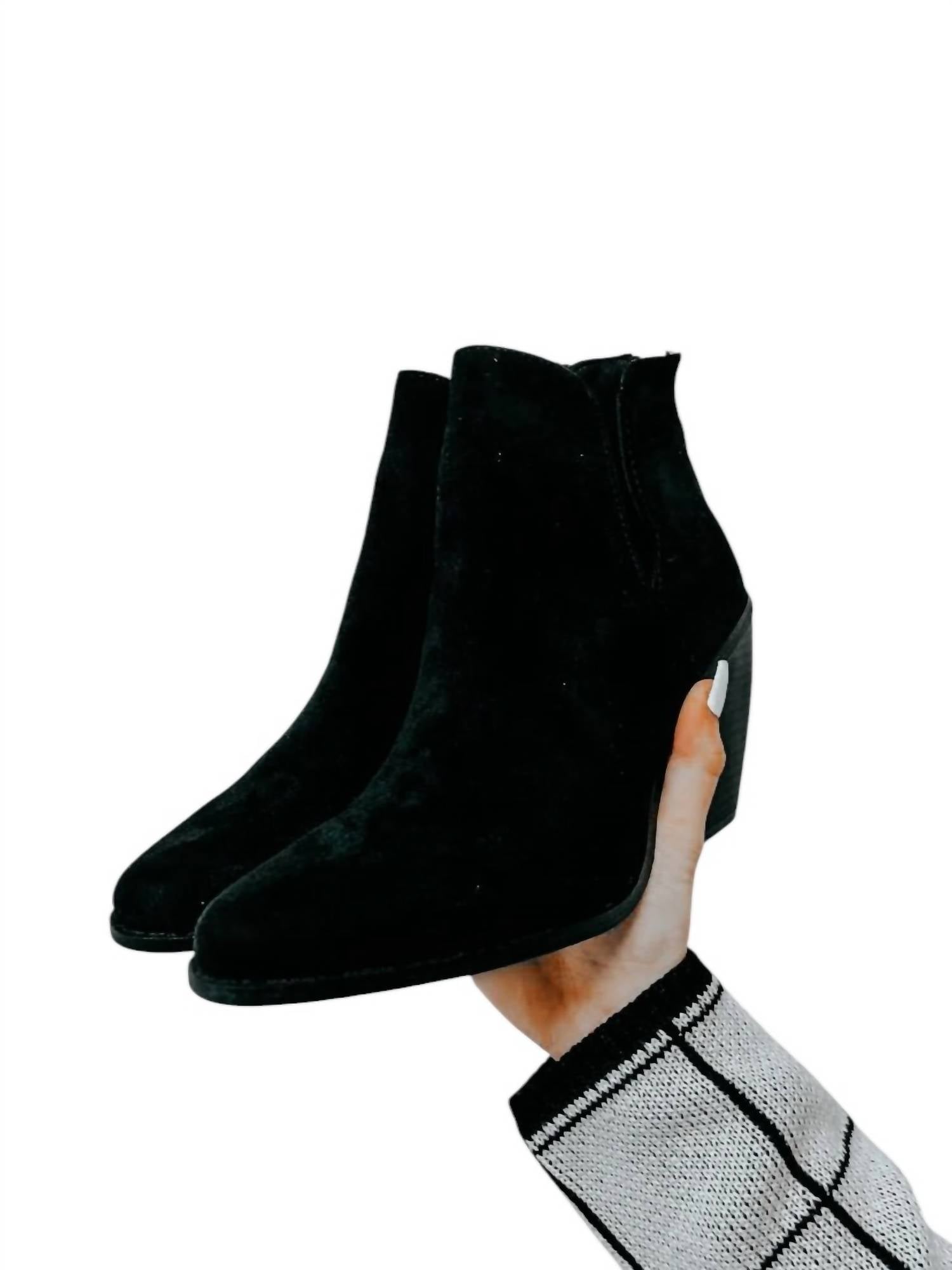 2244 Women's Vella 15 Boots In Black