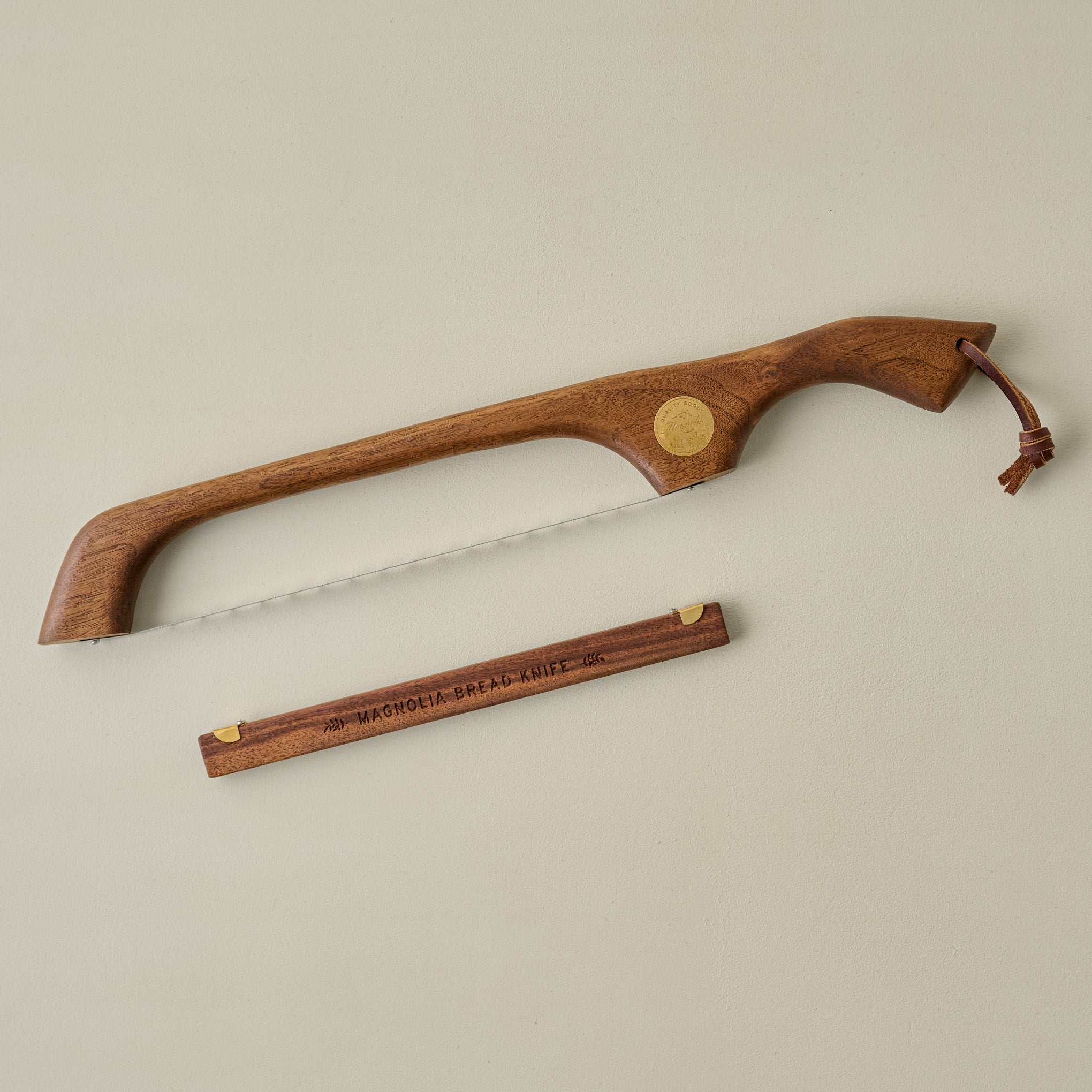 VND7841 HOMESTEAD GENERAL STORE Magnolia Handmade Walnut Bread Knife